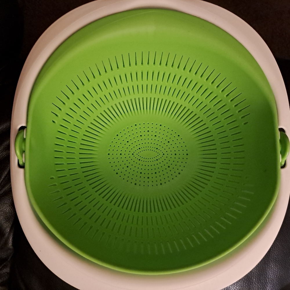 Food Colander Rinse Bowl, green & white. New n plastic. See pics, description